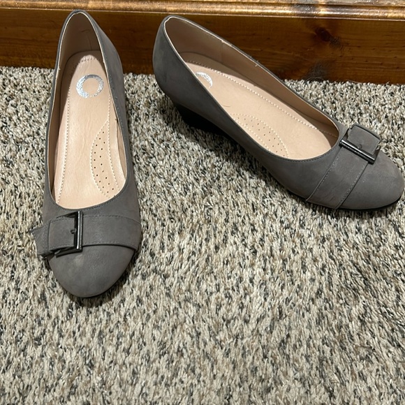 journeys Shoes - Size 8 Journeys gray dress shoes
